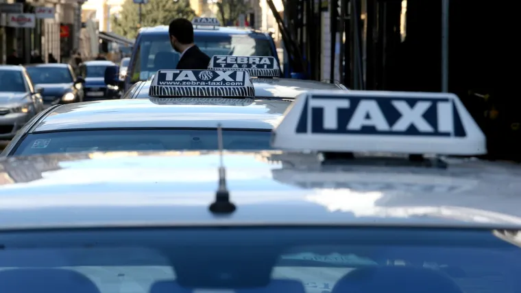 Pijani nasilnici napali i ozlijedili taksiste ispred jednog karlovačkog kluba