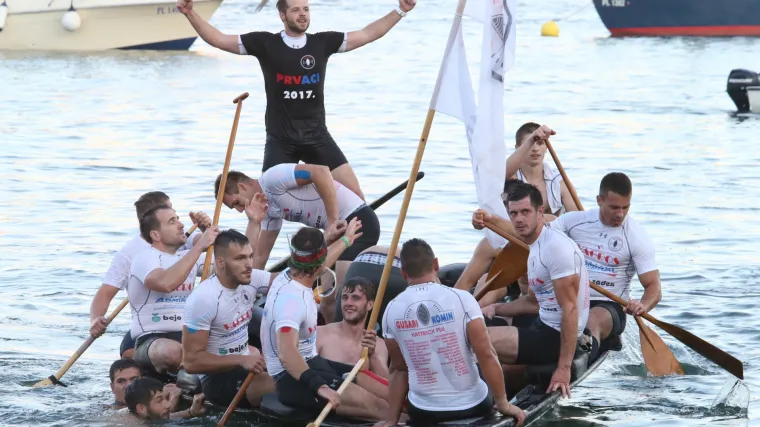 Spektakl na Neretvi: Gusari iz Komina pobjednici 20. Maratona lađa