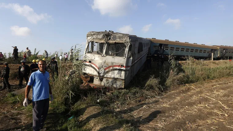 Nakon željezničke nesreće u Egiptu &scaron;est spasilaca kažnjeno zbog selfija