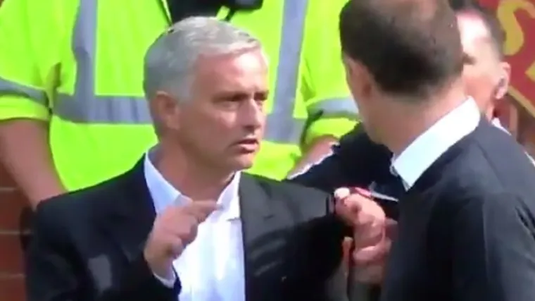 Četvrti sudac do&scaron;ao razdvojiti Slavena Bilića i Josea Mourinha