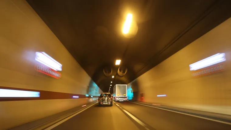 Tunel Sveti Rok zbog požara na vozilu bio zatvoren za sav promet