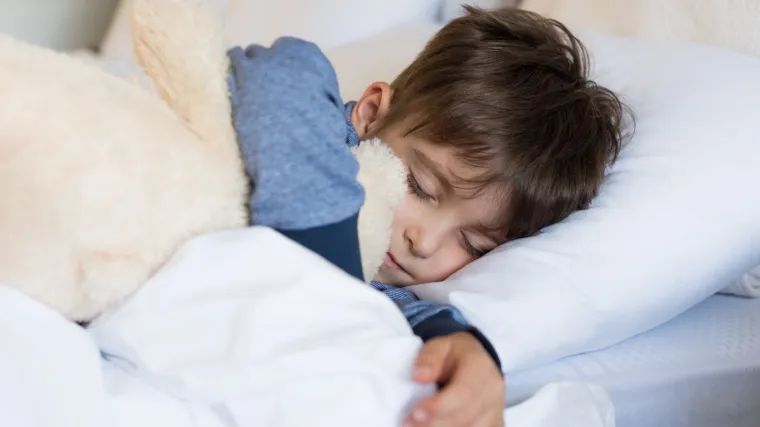 Četverogodišnjak zaključao mamu i njezinu prijateljicu na balkonu, pa mirno zaspao