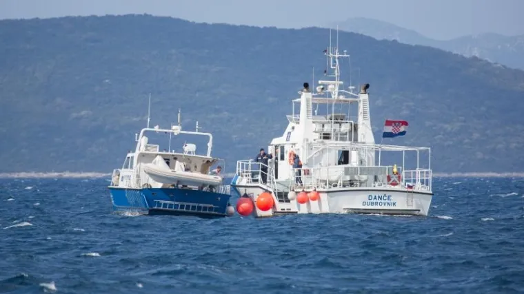 Pomorska nesreća u blizini Dubrovnika: gliser tonuo, spa&scaron;avali sedmero ljudi iz mora