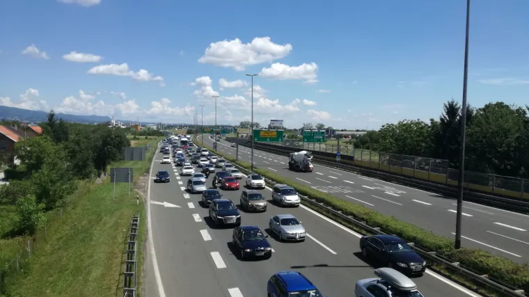 Vozio 244 km/h i bez dozvole: vozač na autocesti A3 napravio osam prekr&scaron;aja i zaradio 11.600 kuna kazne