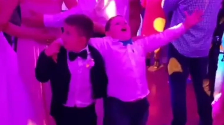 Mali Slavonac na svadbi zapjevao 'Poznaju me i selo i grad...' i odu&scaron;evio Hrvatsku