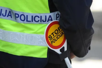 Vozio 244 km/h i napravio hrpu gluposti zbog kojih je dobio gigantsku kaznu