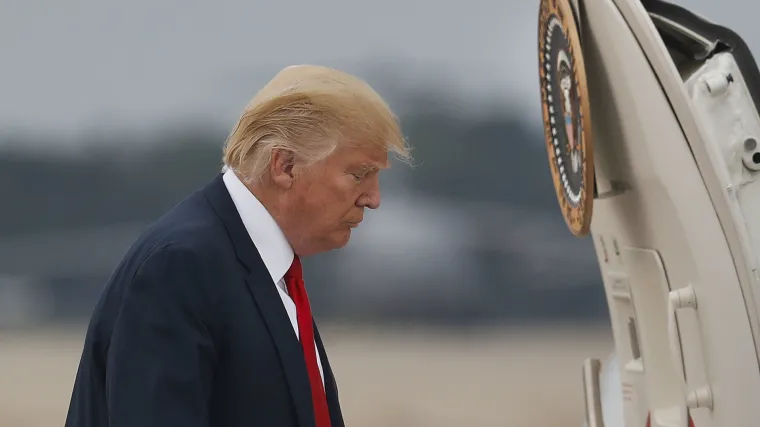 Savjetnici masovno napu&scaron;taju Trumpa zbog mlake reakcije nakon Charlottesvillea