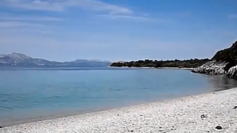 &lsquo;Ispu&scaron;ta smeđu fekalnu vodu na plažu na kojoj se kupaju djeca i nitko ne reagira&rsquo;: ogorčeni mje&scaron;tani optužuju susjeda