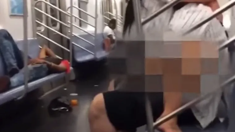 Utjehu nakon poraza voljenog kluba na&scaron;li u seksu u vlaku: barem se nekom posrećilo!