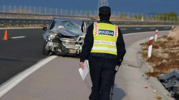 A1: Sudarila se dva automobila: 'Jedan se prevrnuo na bok, vidjeli smo krvave ljude'