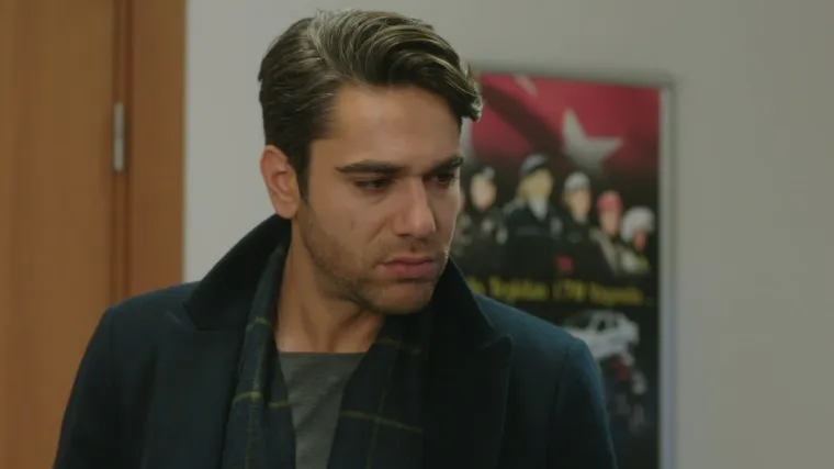 Alper čuje da je Onur oteo njegovu kćer. Uskoro će se njih dvojica suočiti (Nauči me voljeti)