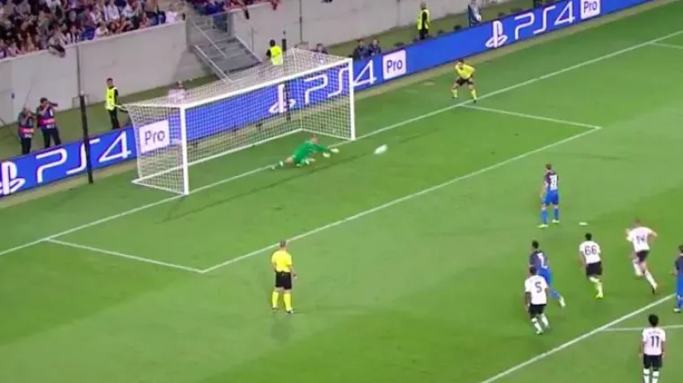 Lovren skrivio penal, Kramarić proma&scaron;ajem nasmijao Engleze i postao hit