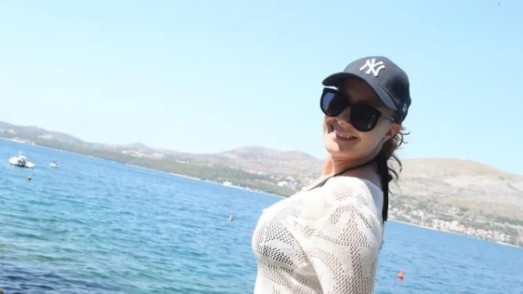 ZVIJEZDA AUSTRALSKOG REALITYJA U POSJETU DOMOVINI: Poznata Jackie Gillies ponovno ljetuje u Hrvatskoj