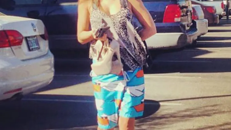 UHVAĆENE U ČUVENOM HODU SRAMA: Dobro se provele noć prije, pa se kući vraćale u muškoj robi