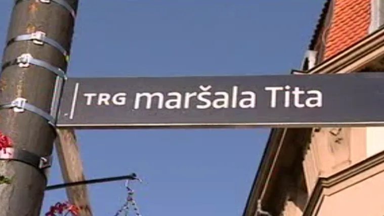 Ploča s imenom Trga mar&scaron;ala Tita na&scaron;la se u jednom zagrebačkom kafiću: vlasnik sam skinuo ploču i nudio fotoreporteru da ga snimi