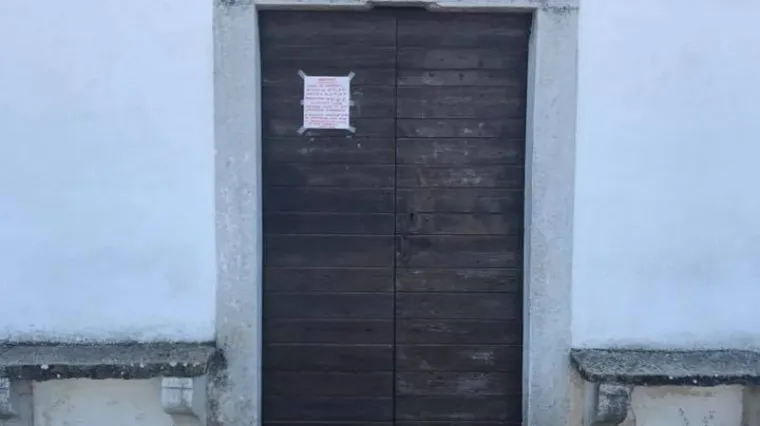 Zbunjujući natpis na vratima crkve u Istri: možete li odgonetnuti kada je ova crkva otvorena?