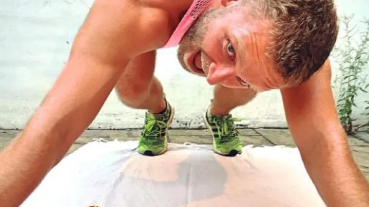 Parodija 'insta-muža' na fotke njegove djevojke, fitness blogerice,  nasmijat će vas do suza