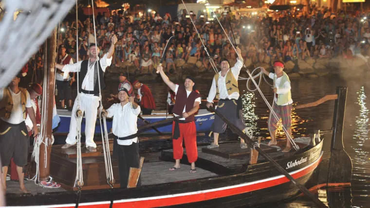 Gusarska bitka u Omi&scaron;u - ljetni spektakl za sve generacije