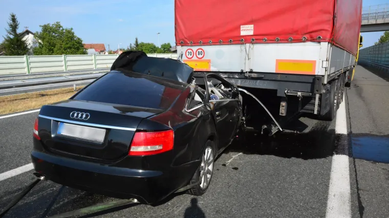Te&scaron;ka prometna nesreća kod Slavonskog Broda: vozač poginuo pri udaru u teretno vozilo