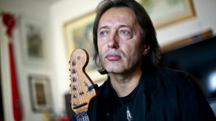 Legendarni domaći roker postaje otac u 62. godini, na putu je kćerkica