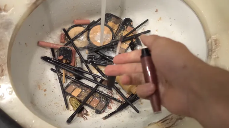 Mu&scaron;karci neke stvari jednostavno ne shvaćaju: U ovom video dečko je devastirao &scaron;minku svoje djevojke