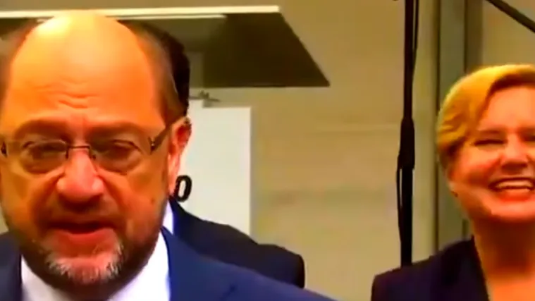 Njemačka zastupnica snimljena kako se smije za vrijeme govora o žrtvama terorističkog napada u Barceloni