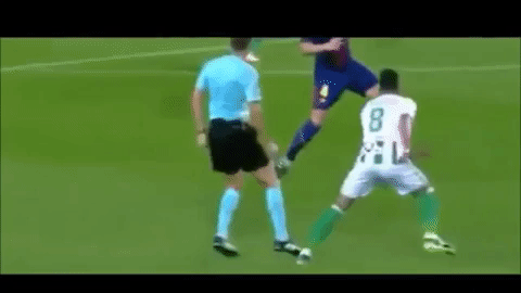 Pogledajte kako je sudac nagazio i sru&scaron;io Betisova igrača