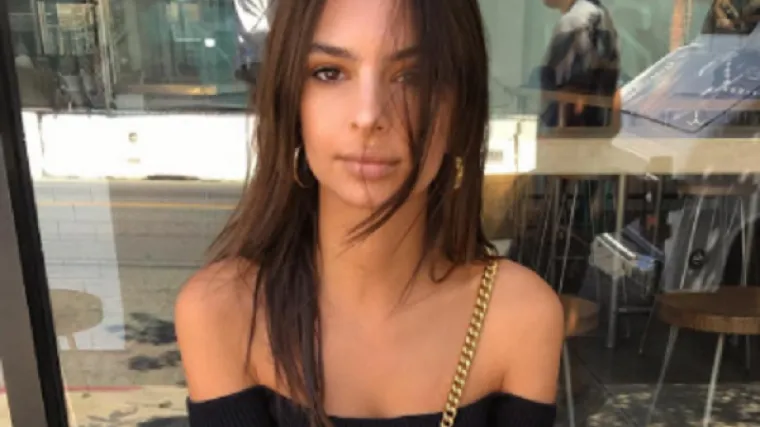 Emily Ratajkowski se fotkala iz drugog kuta i pokazala fantastičnu guzu u tangicama