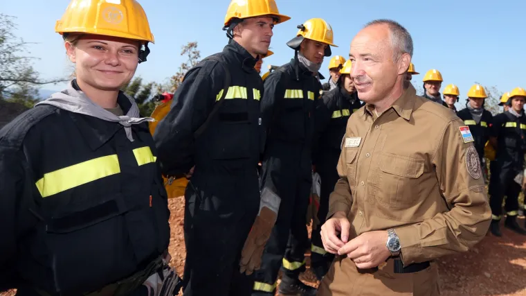 Krstičević sa požari&scaron;ta na Promini: 'Hrvatski vojnik uvijek sa svojim narodom'