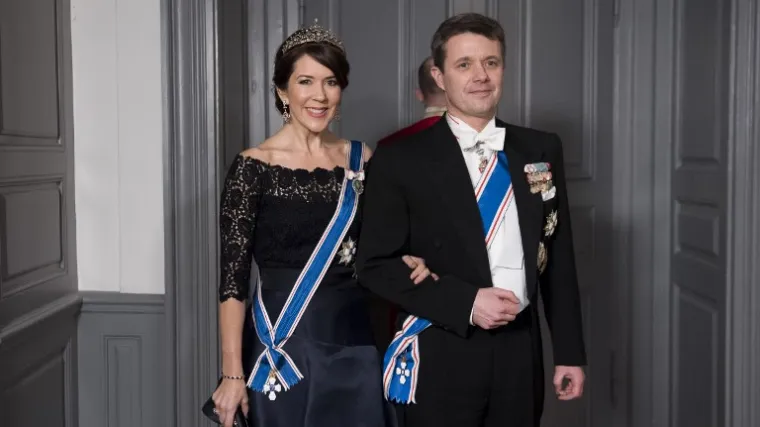 Danski princ (49) vratio se sa sedam policajaca i uvjerio za&scaron;titare da smije piti alkohol