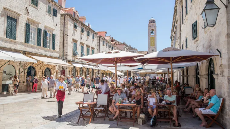 'Naručila dvije fete kruha, maslinovo ulje, ča&scaron;u vode, kup leda i pet kri&scaron;ki limuna i sve platila četiri kune'