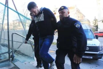 Zario joj je nož u vrat devet puta i rekao: 'Bismele, Allahu ekber'