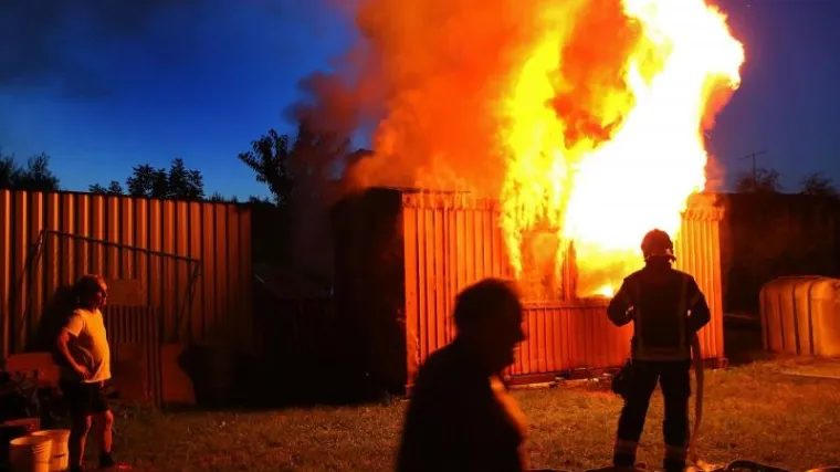 Zapalio se skladi&scaron;ni kontejner, gasili ga i građani i vatrogasci