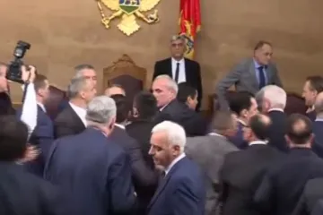 Oporba traži ostavku crnogorskog ministra obrazovanja zbog skandala s prepisivanjem kurikuluma