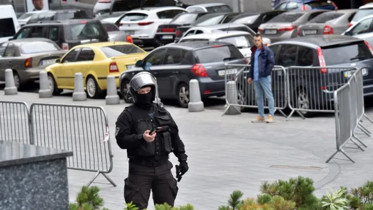 U blizini zgrade vlade grunula 'nepoznata naprava'