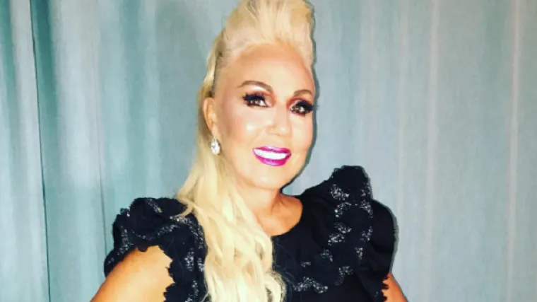 Pogledajte kako Lepa Brena zaista izgleda u bikiniju u 57. godini