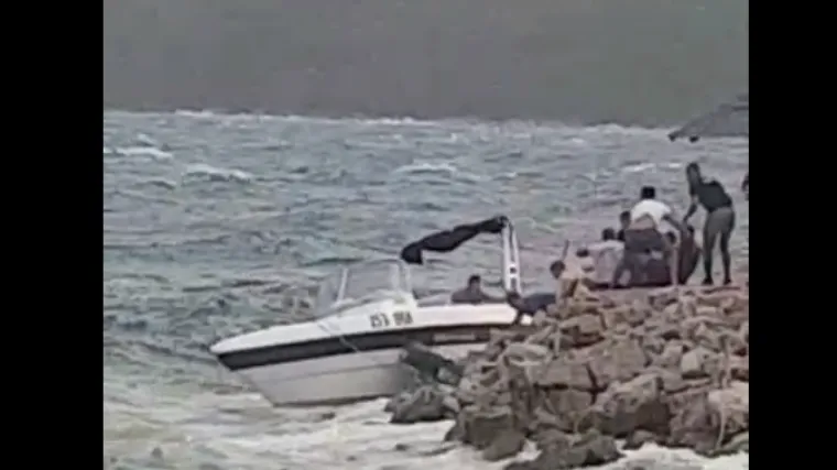 Pomorska nesreća kraj Poreča: pijani Austrijanci nasukali gliser na otočić Barbaran