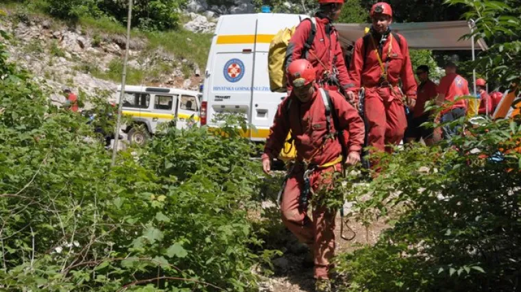 Turisti se uputili na brdo na Pelje&scaron;cu, pa se izgubili i dehidrirali: spa&scaron;avao ih HGSS