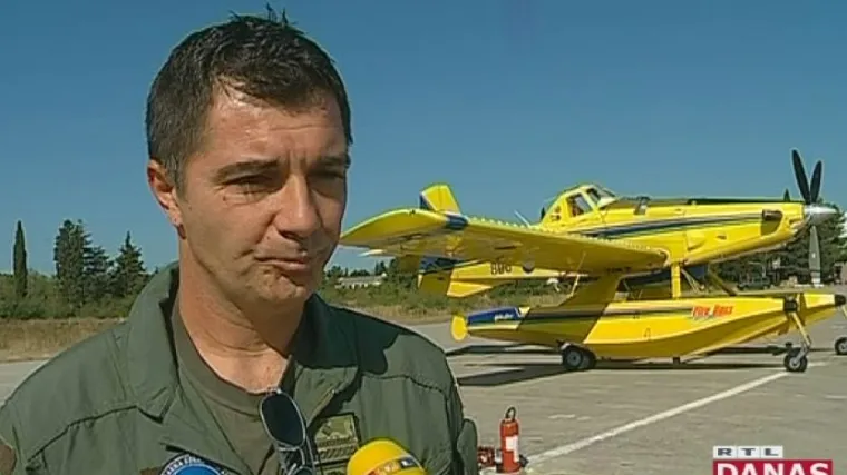 Ovo je pilot air tractora koji je jednim preletom spasio živote vozačima na požarom ugroženoj autocesti