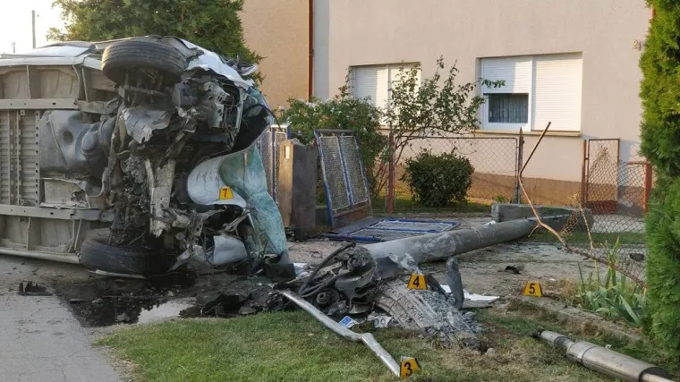 Kombijem se zabio u banderu u Gornjem Kraljevcu: vozač te&scaron;ko ozlijeđen
