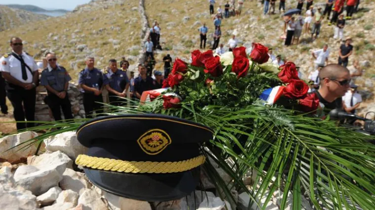 Profesionalni vatrogasci udruzi 'Veliko srce kornatsko' poručuju: 'Pu&scaron;tajmo balone, a ne lampione'