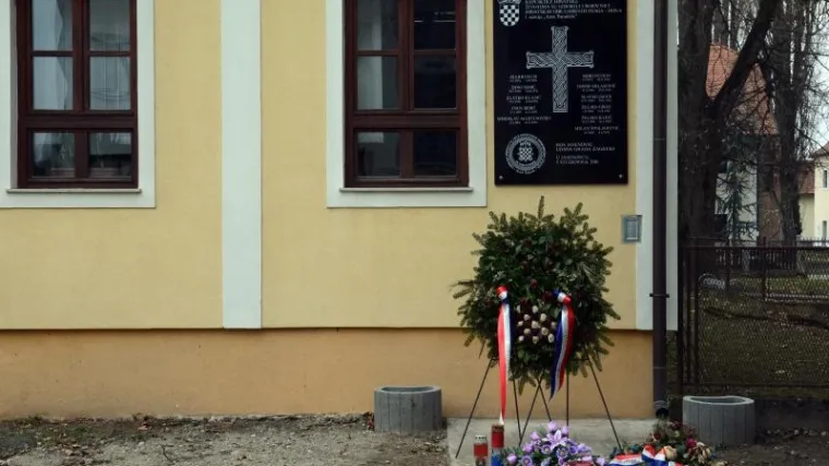 HNS i manjinci pozivaju Vladu da hitno skine HOS-ovu ploču u Jasenovcu: evo &scaron;to za RTL kaže Bo&scaron;njaković