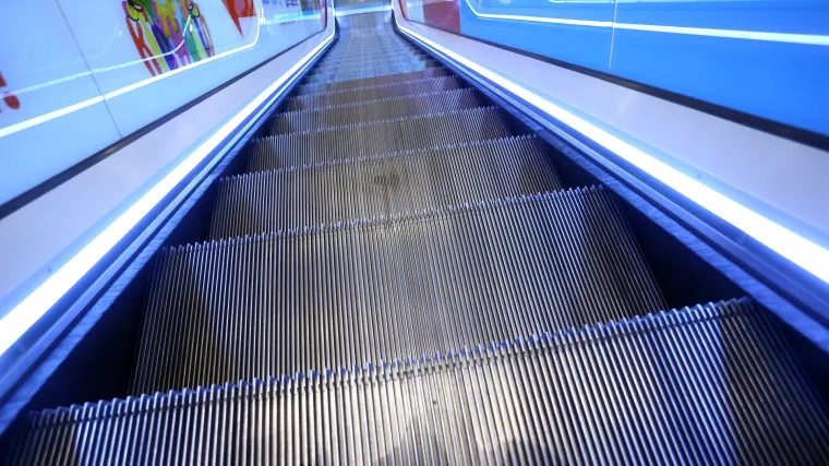 Dječaku u pokretnim stepenicama splitskog trgovačkog centra zapela tenisica i počela mu 'gutati' nogu