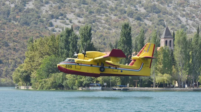 Gori od Velebita do Konavla: zračne snage angažirane na požari&scaron;tima