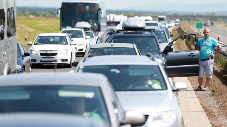 Zatvoreni ulazi u odmori&scaron;ta i pokvareni autobus na cesti stvorili probleme u prometu