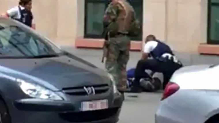 Uzviknuo 'Alahu Akbar' i nožem nasrnuo na vojinike