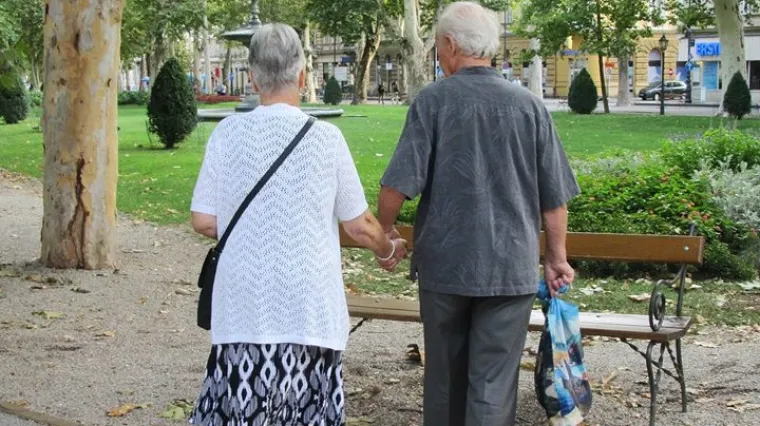 I u dobru i u zlu: stariji par na zagrebačkom Zrinjevcu podsjetio nas na ono najvrjednije u životu