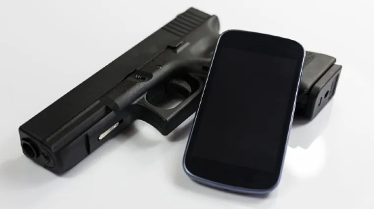 Mu&scaron;karac počeo pucati u kazali&scaron;tu - jednu osobu ubio, a osmero ranio