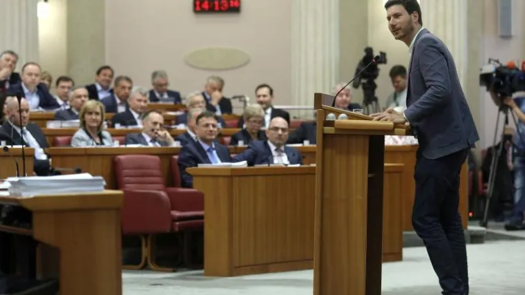 Pernar najavio protest zbog prijave za uzvik: 'U Sabor idem s majicom HDZ lopovi'
