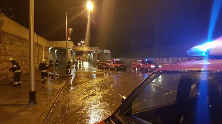 Zagreb noćas pogodilo jako nevrijeme: na terenu 30-ak vatrogasnih ekipa